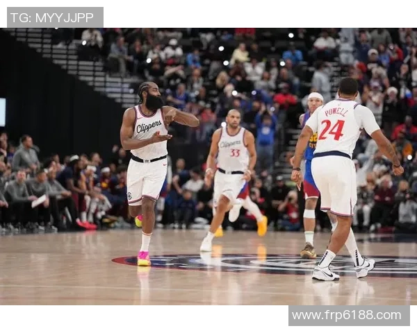 NBA球星亲临中国赛场观看足球比赛掀起热议 聚焦篮球与足球的跨界魅力