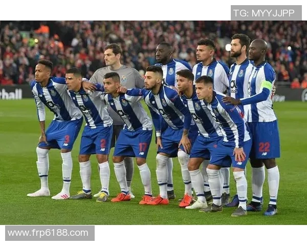 三位足球巨星同场竞技：技术对决与赛场魅力引爆全球观众热情